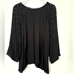 🎉4/30$🎉 Reitmans Black Boxy Blouse with 3/4 Sleeves and Embellishments🤍